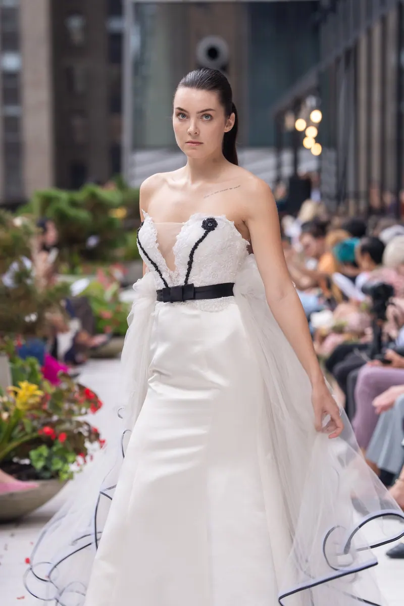 New York Fashion Week 2026, look 5: Sculpted ivory