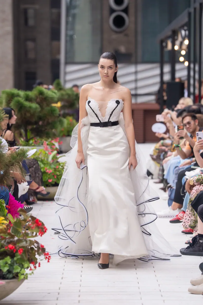 New York Fashion Week 2026, look 5: Sculpted ivory on the runway